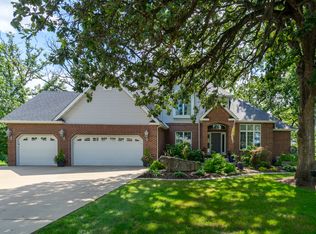 40 Royal Wood Dr, La Salle, IL 61301