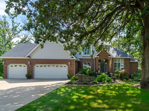 40 Royal Wood Dr, La Salle, IL 61301
