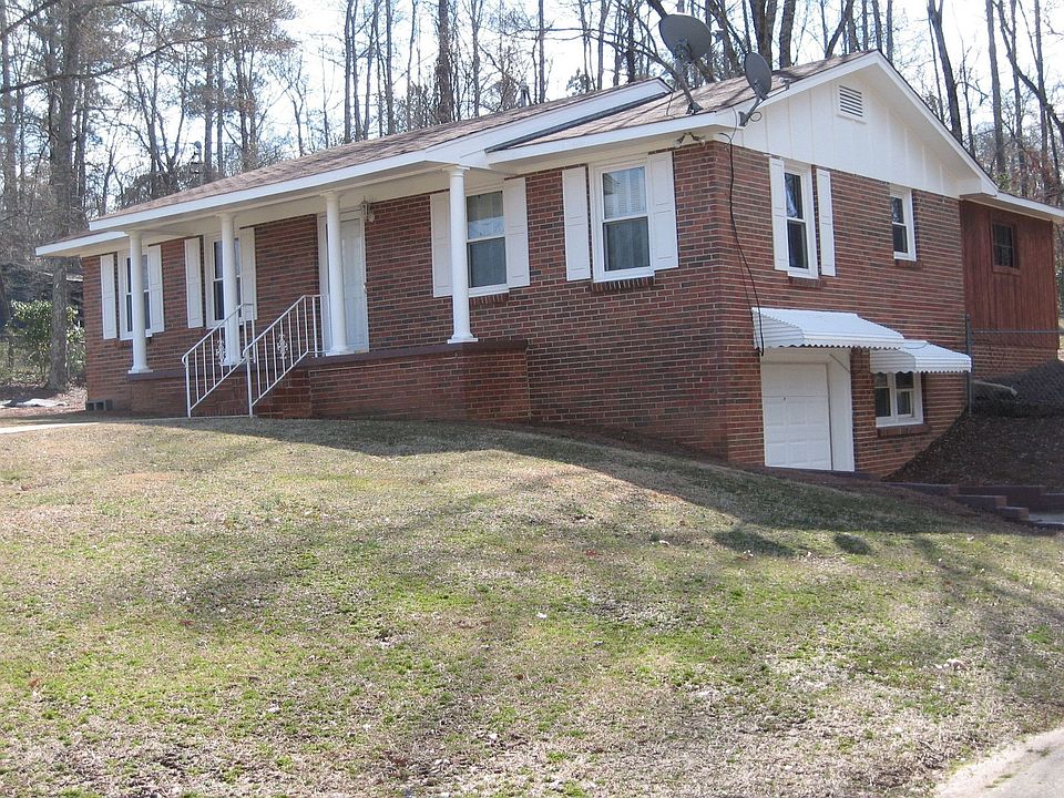 2nd image of 3003 Lakewood Dr