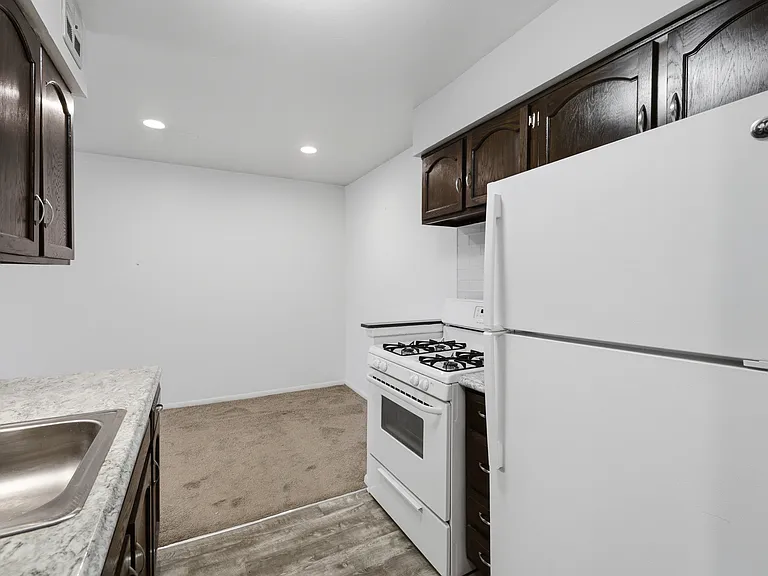 1475 Rebecca Dr — Photo 10