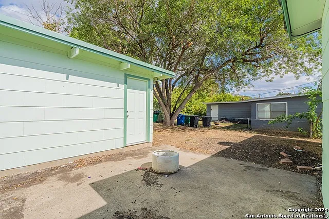 131 Brettonwood Dr — Photo 15