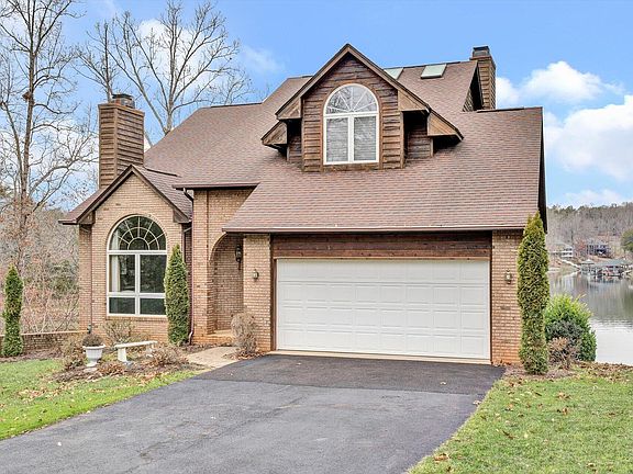 3rd image of 225 Peninsula Dr