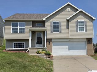 8826 Quest St, Omaha, NE 68122