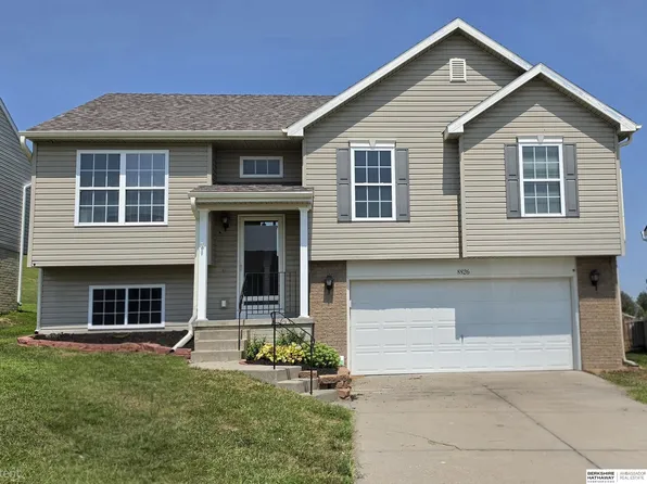 8826 Quest St, Omaha, NE 68122