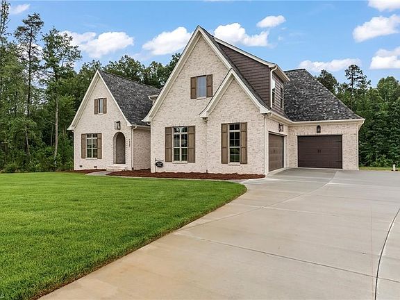 2nd image of 1007 Old Hickory Dr