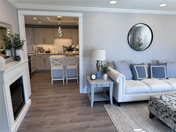 3rd image of 435 Salvini Dr