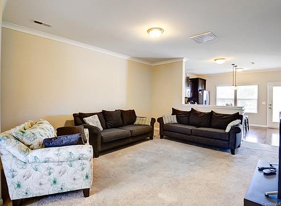 5th image of 4706 Tradd Cir #4
