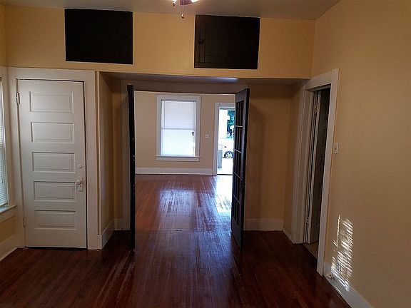 4th image of 1835 Broadway St