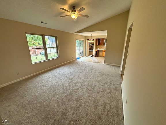 5th image of 35 Cedarwood Dr