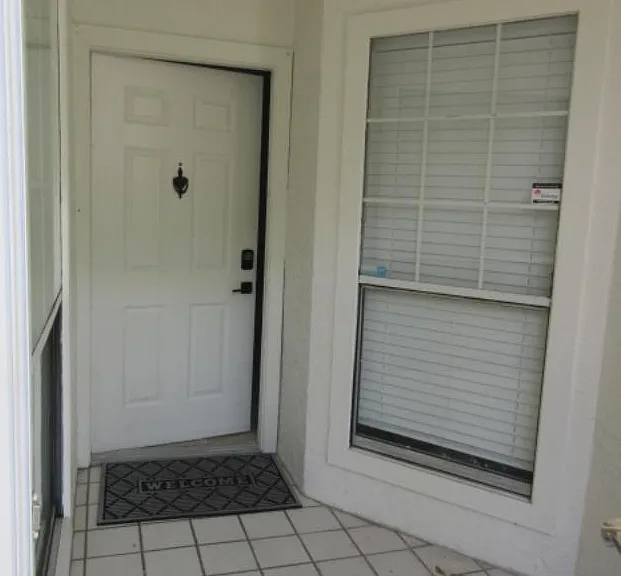 Screened in front door 
Ground floor condo