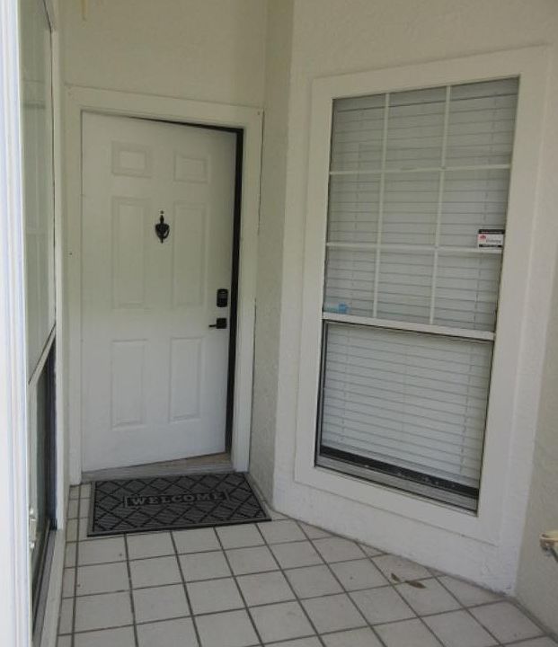 Screened in front door 
Ground floor condo