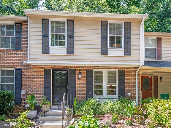 2nd image of 521 Oakmont Ct