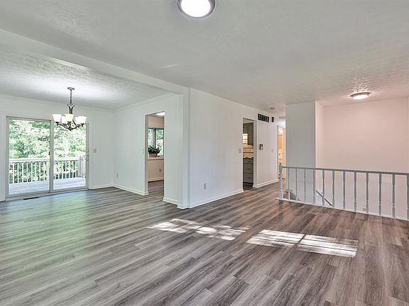 4th image of 11917 Blackhawk Cir