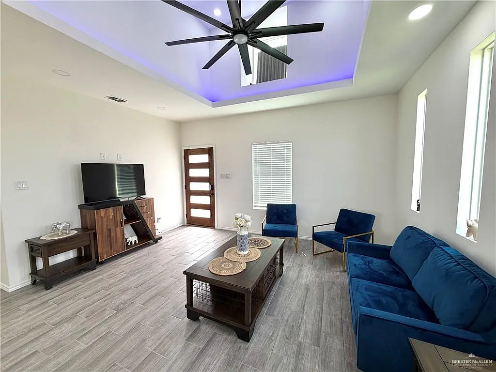 2 bed, 2.0 bath, 940 sqft, $1,250 — Photo 2