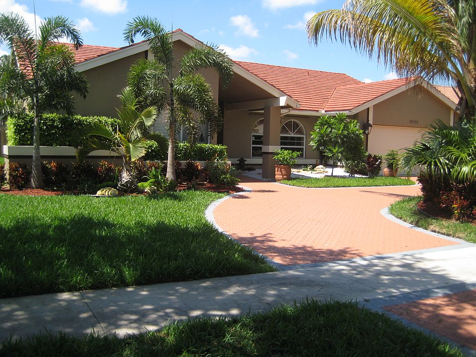1st image of 10122 NW 13th Ct