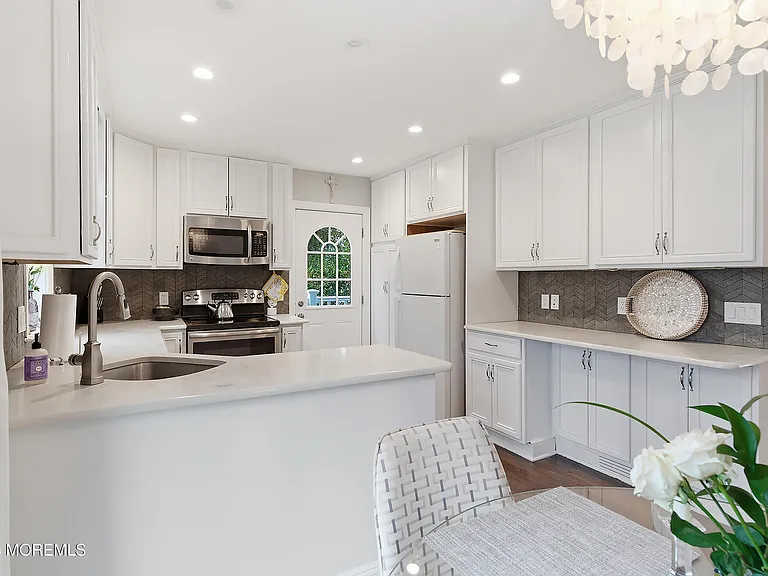96 Lake Shore Dr — Photo 11