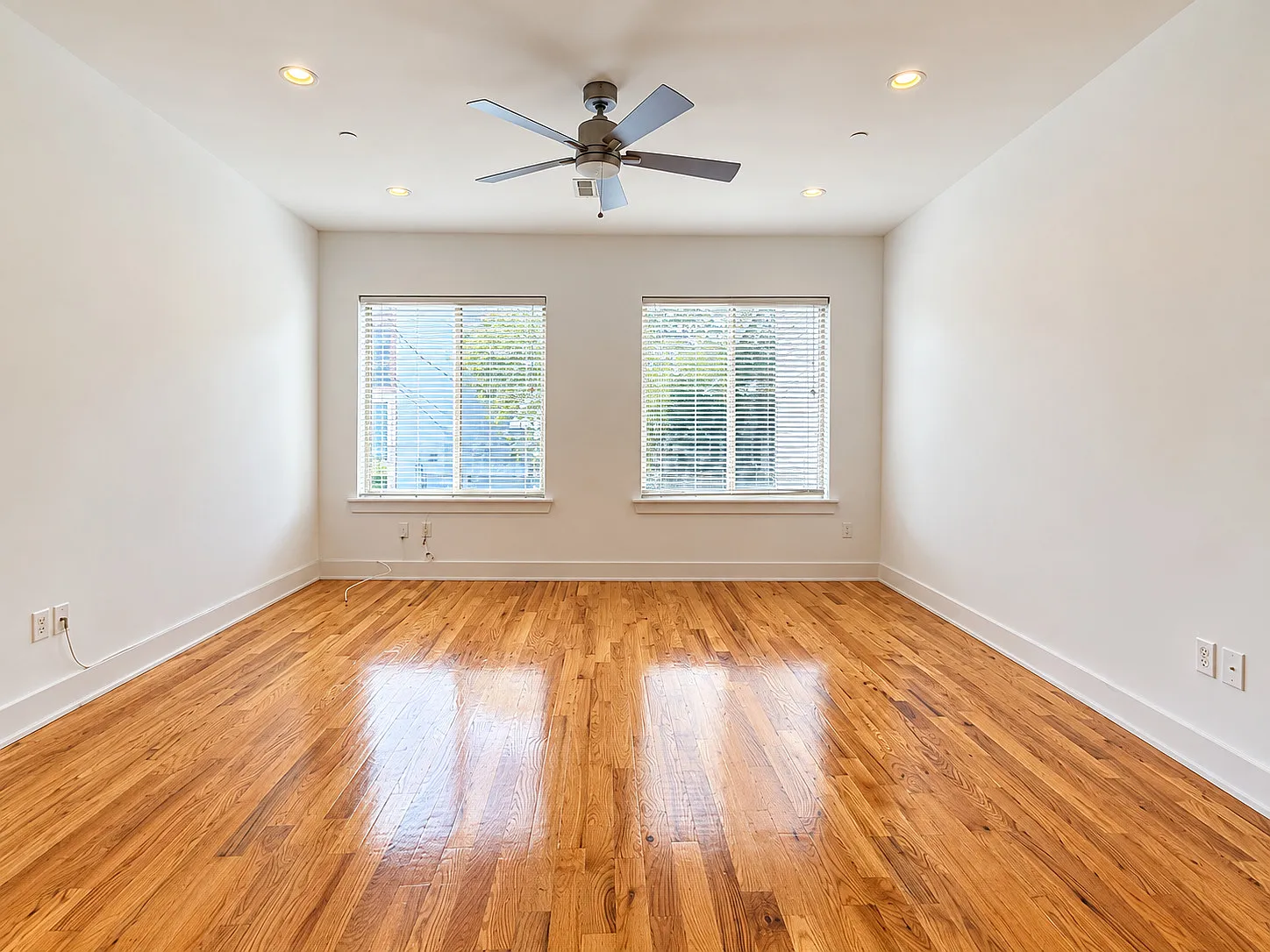 City Views & Rooftop Living | Spacious 3-Bed, 3-Bath Residence — Photo 4