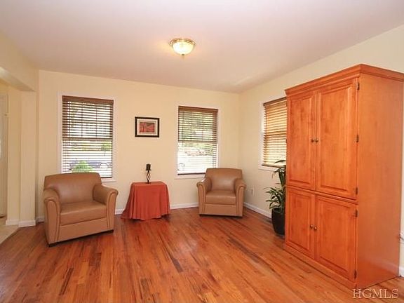 4th image of 15 Woodside Ave