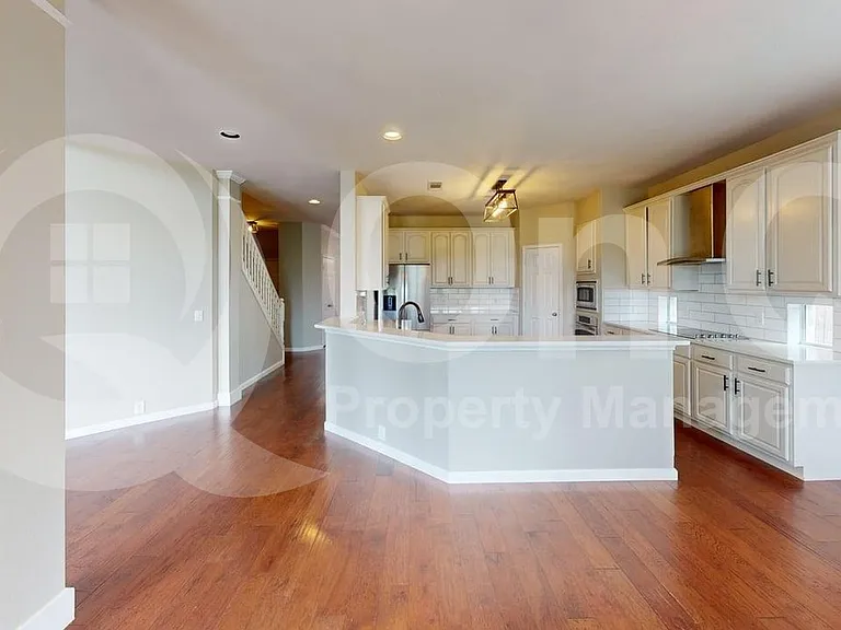 11281 Balcones Dr — Photo 4
