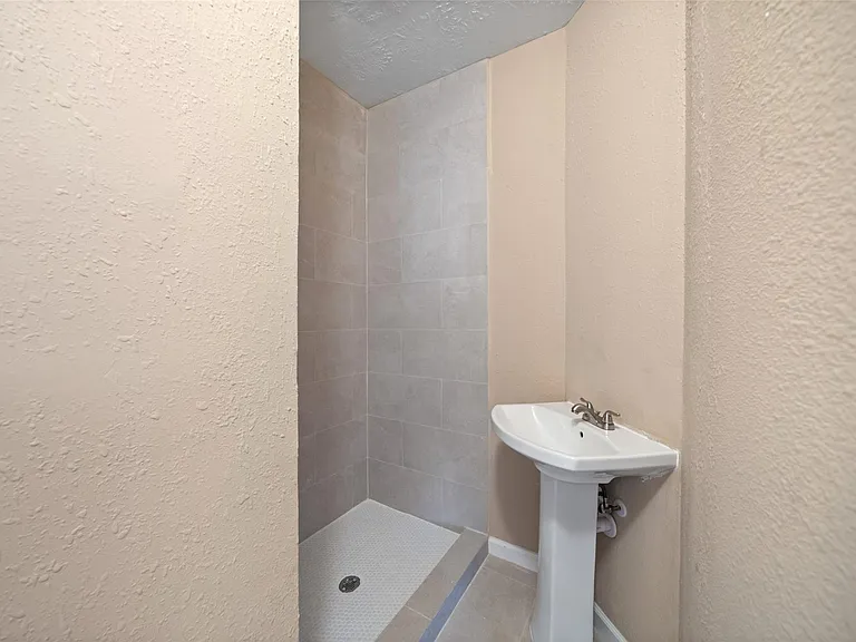 23010 Prairie Lake Ct — Photo 28