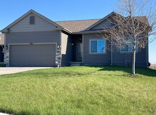19117 Greenleaf St, Omaha, NE 68136