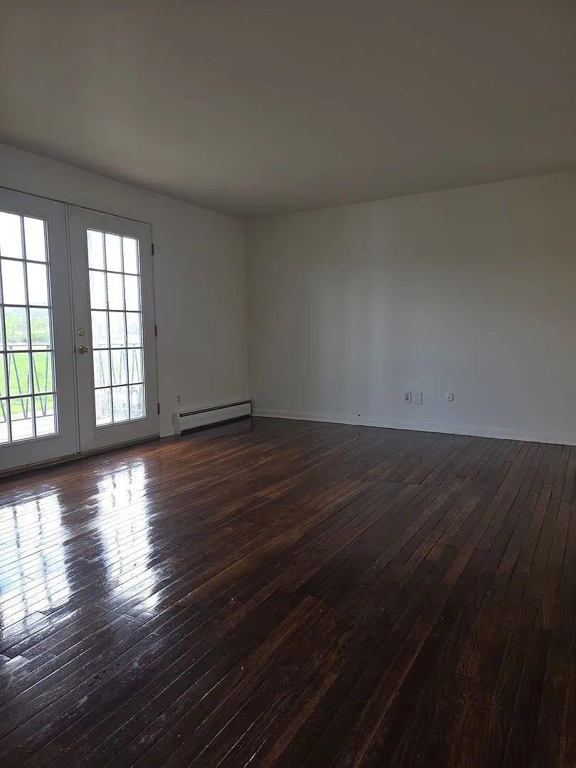 2 bedroom upper — Photo 2