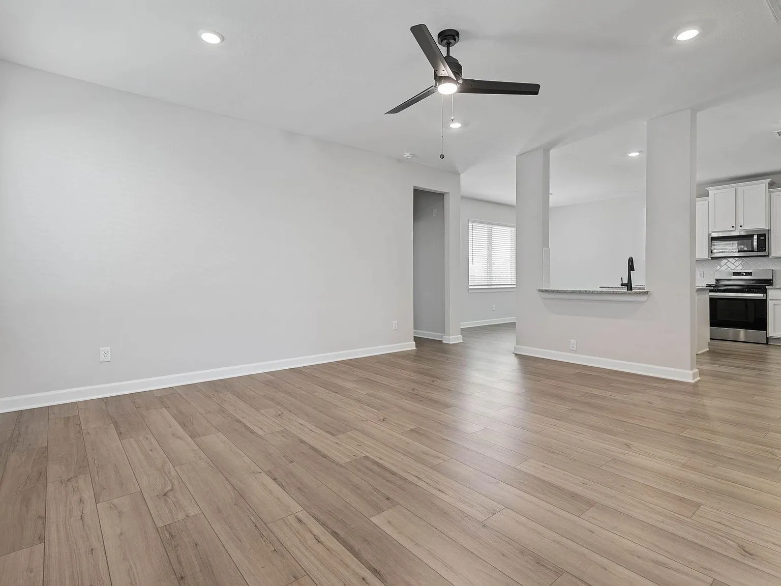 4 bed, 2.5 bath, 2339 sqft, $3,015 — Photo 3