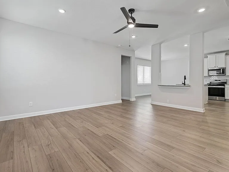 1131 Campside Dr — Photo 3