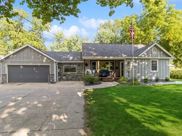 512 N 13th St, Adel, IA 50003