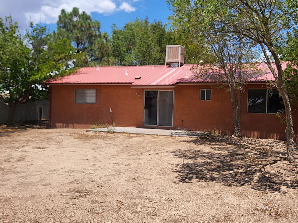 2nd image of 605 Gianera St