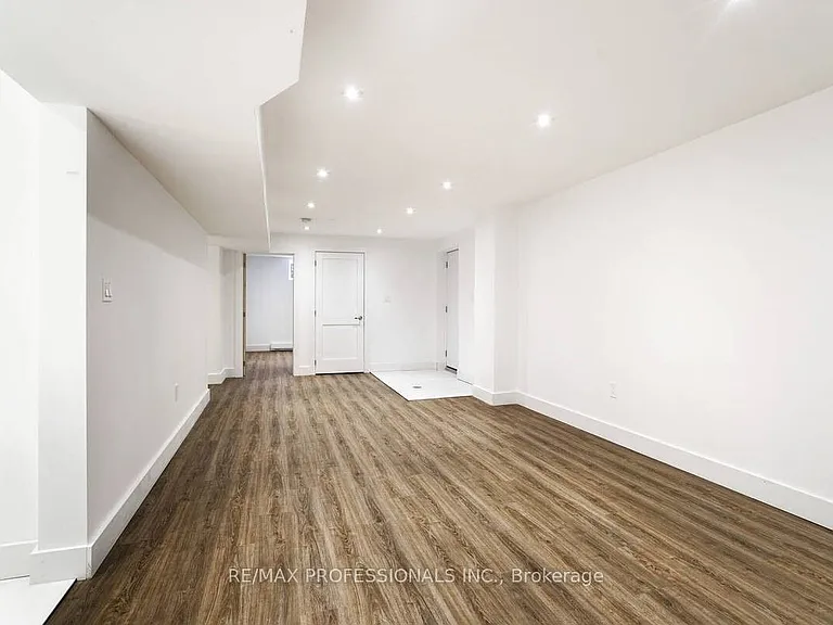 7 Vancho Cres S #LOWER — Photo 2
