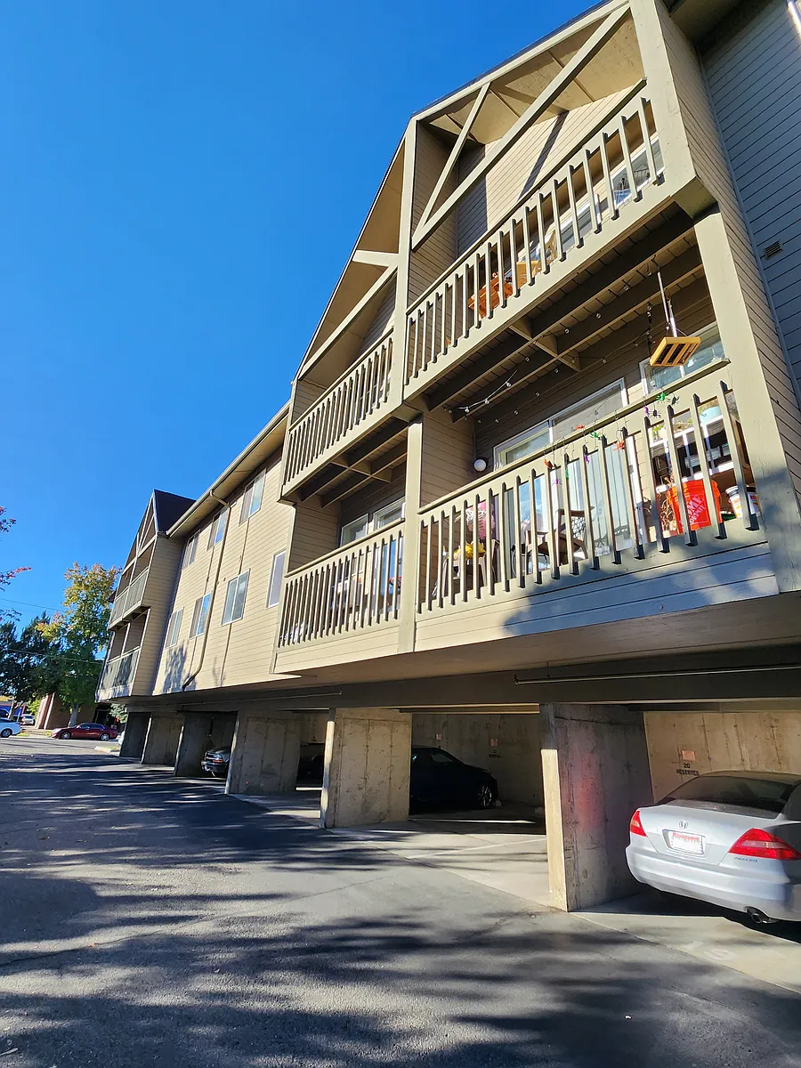 Building Photo - Conservatory Apartments