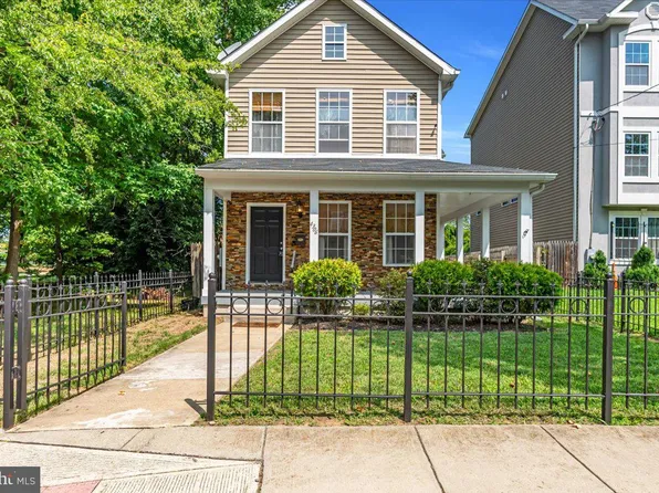 4306 Hayes St NE, Washington, DC 20019