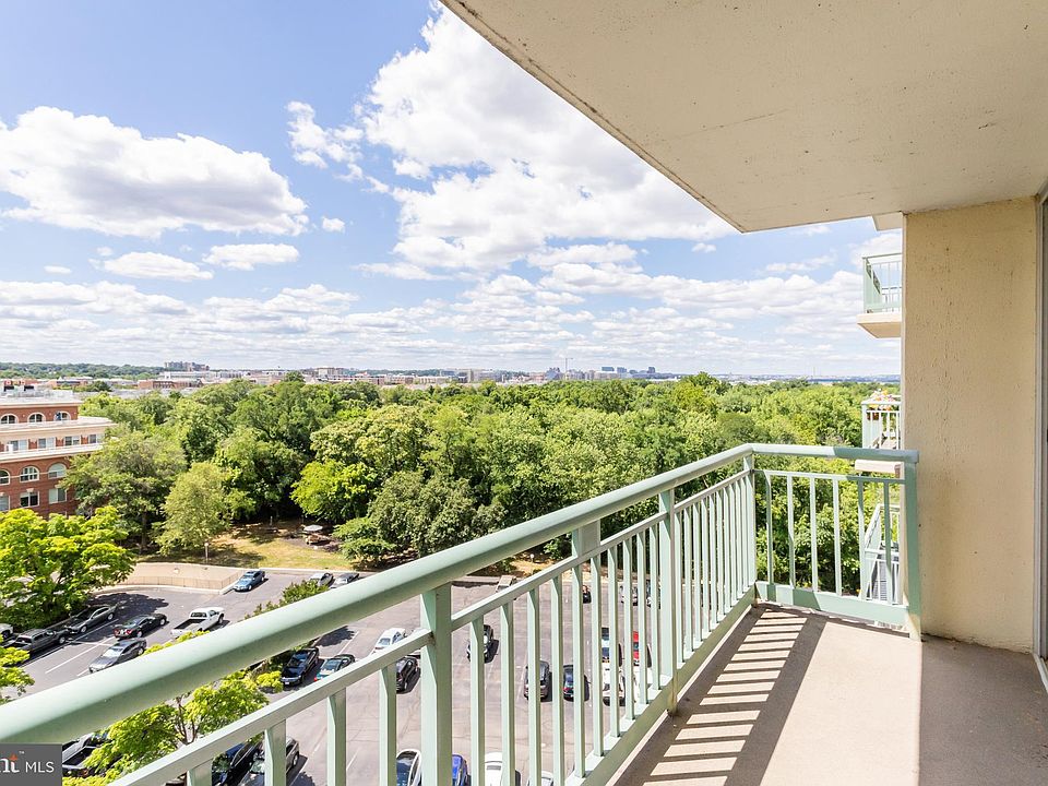 1st image of 501 Slaters Ln APT 816