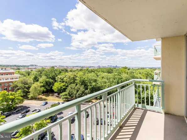 501 Slaters Ln APT 816, Alexandria, VA 22314