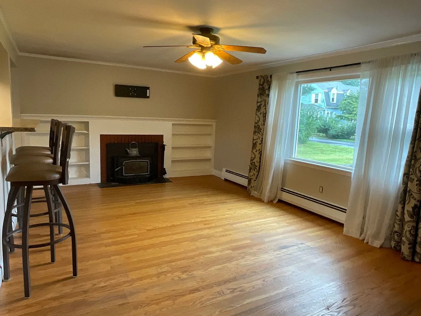 3 bedroom Ranch — Photo 2