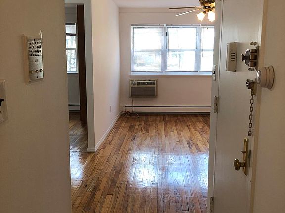 3rd image of 3615 29th St #2
