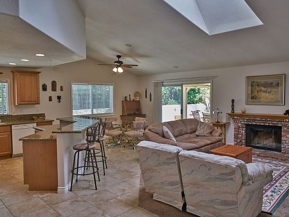 4th image of 812 Viking Ln