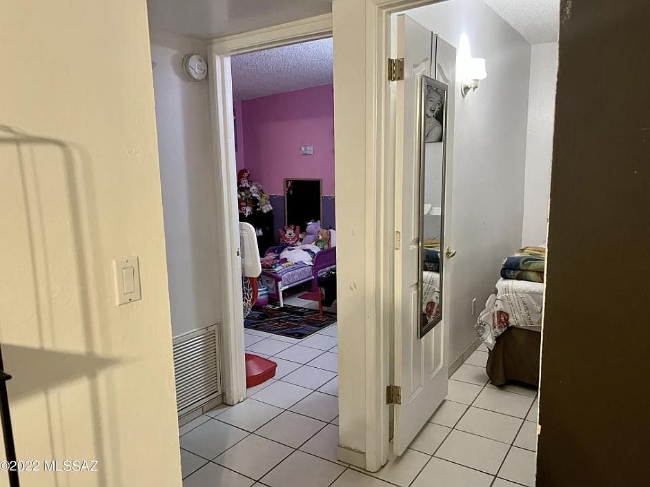 1st image of 415 E Jacinto St #1