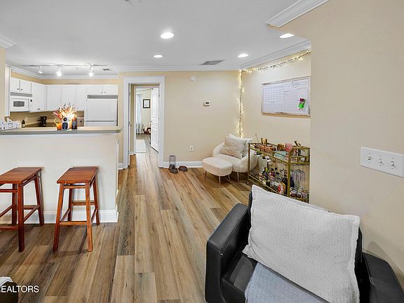 5th image of 3831 Cherokee Woods Way APT 203