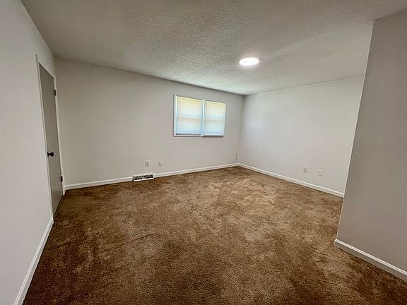 4th image of 500 Grigsby Ave #31