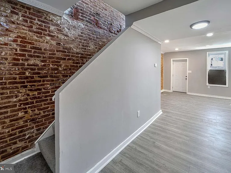 344 S Calhoun St — Photo 4