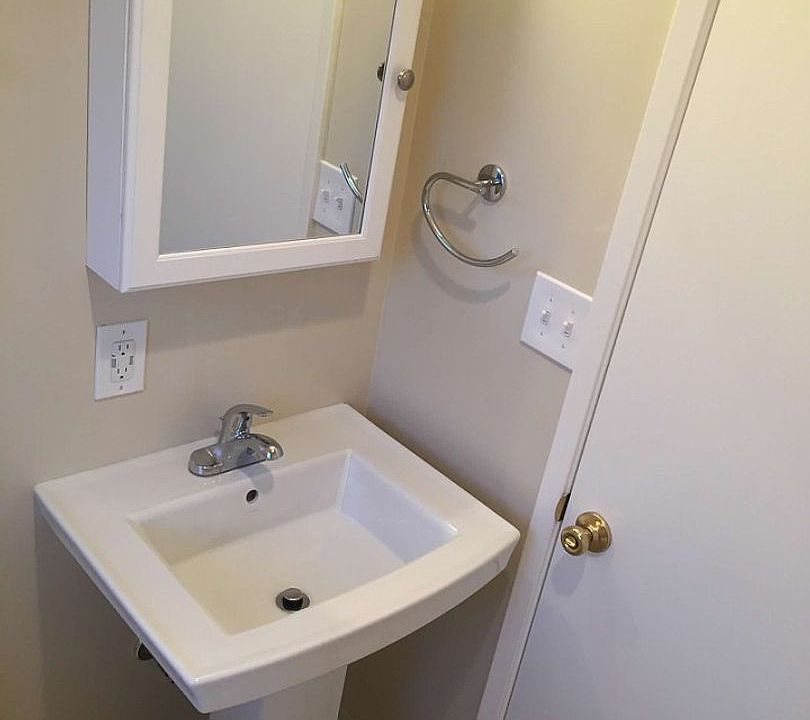 1st image of 1622 Pomeroy Ave APT B