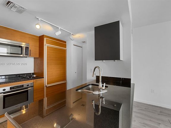 3rd image of 50 Biscayne Blvd APT 4307