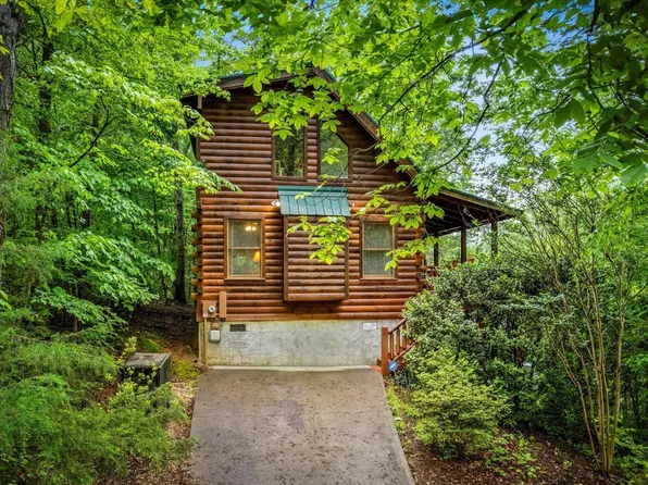 1712 Pulaski Ln, Sevierville, TN 37862