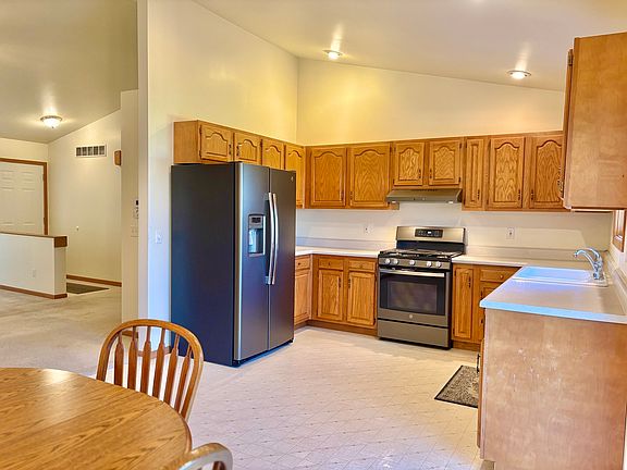 5th image of 2100 Fox Chase Dr