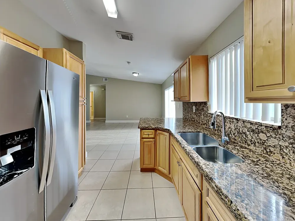 3 bed, 1945 sqft, $2,300 — Photo 4
