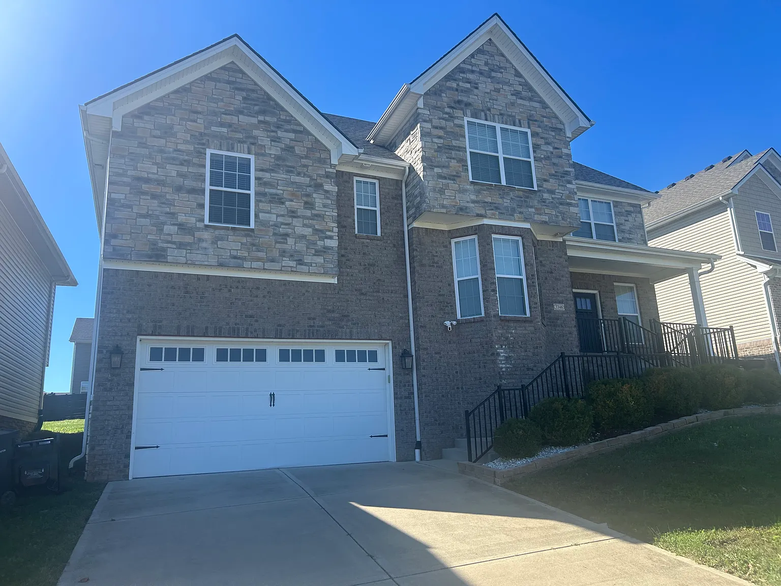 4 bed, 2.5 bath, 2400 sqft, $2,995 — Photo 2