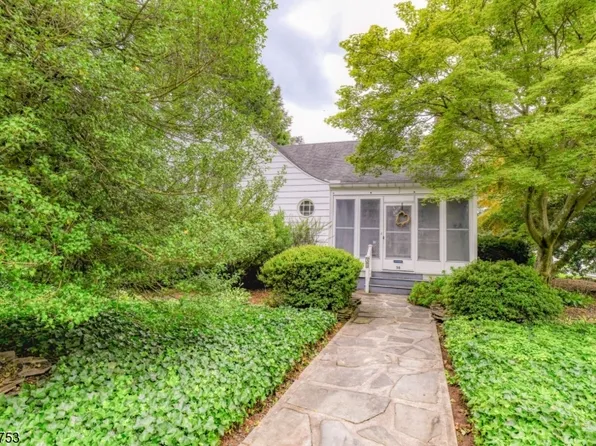 38 Highland Dr, Milltown Boro, NJ 08850