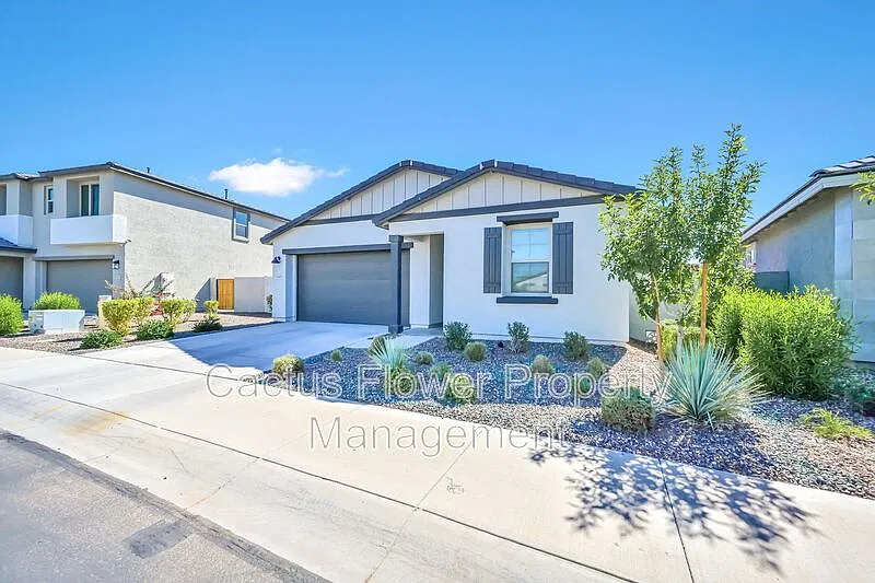3 bed, 2.0 bath, 1377 sqft, $2,180 — Photo 3